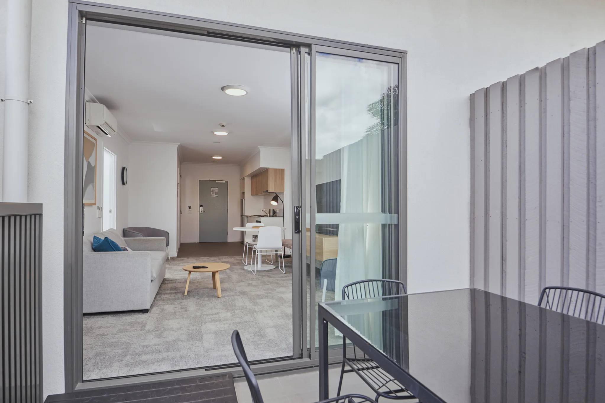 Quest_Cannon_Hill_2_Bedroom_Accessible_Courtyard_Room
