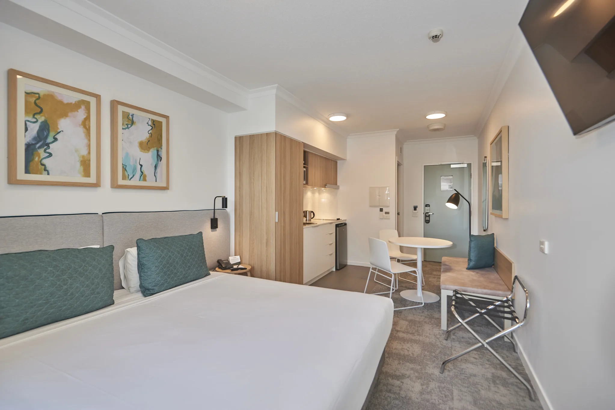 Quest_Cannon_Hill_Studio_Apartment_Room
